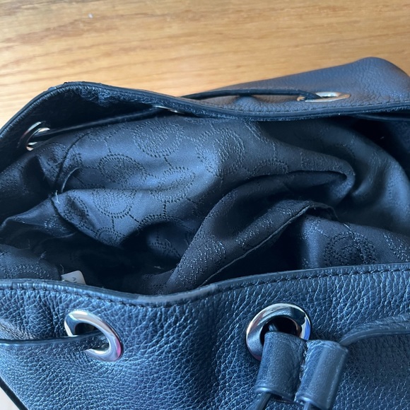 Michael Michael Kors Large Jules Black Bucket Bag - Picture 9 of 16